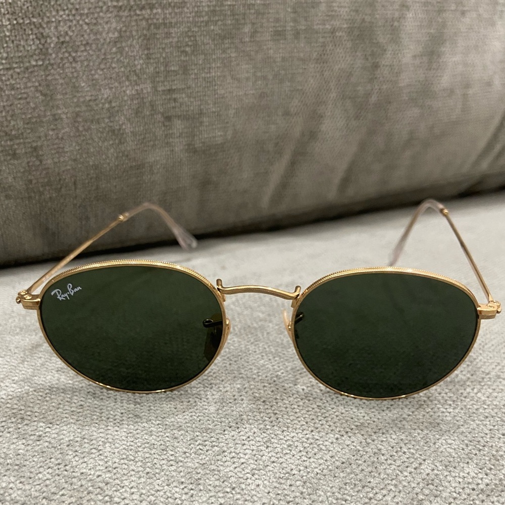 Round, classic lens metal Ray-ban sunglasses